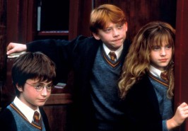 Hogwarts Cadılık ve Büyücülük Okulu'nda eğitim gören genç büyücü Harry Potter