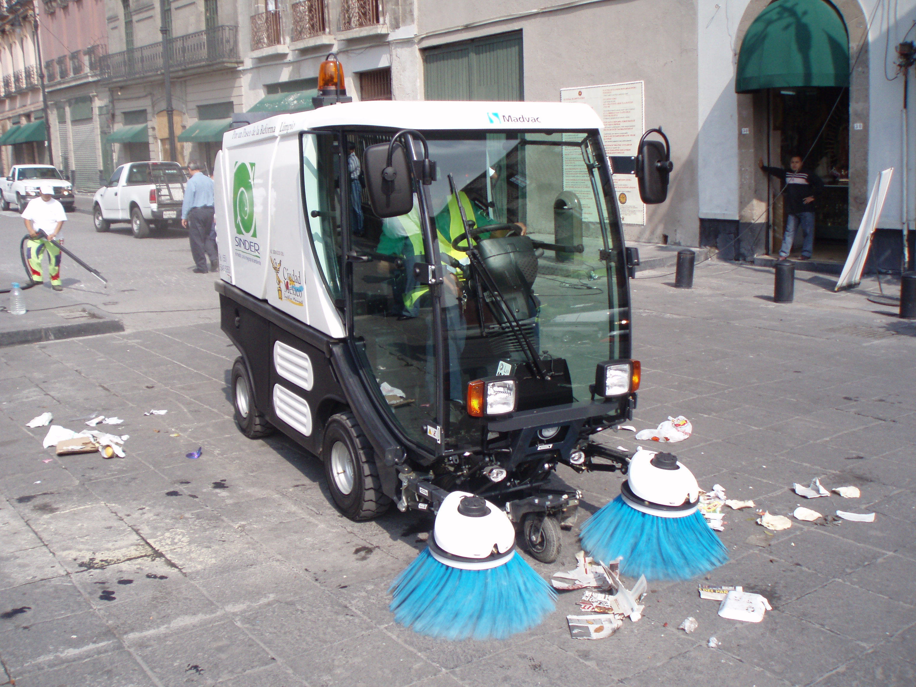 Belediye Başkanı Sayan, Kahramanmaraş sokaklarını temizledi